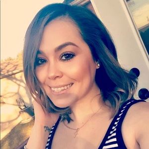 Meet your Posher, Larissa